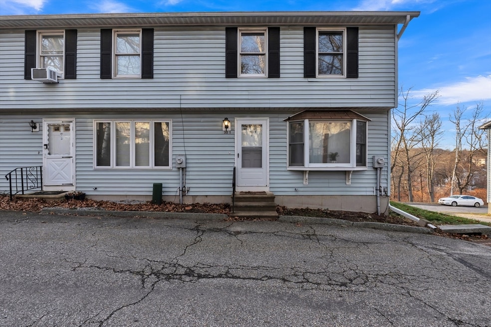 35 Genessee St unit I, Worcester, MA 01603 - photo 1