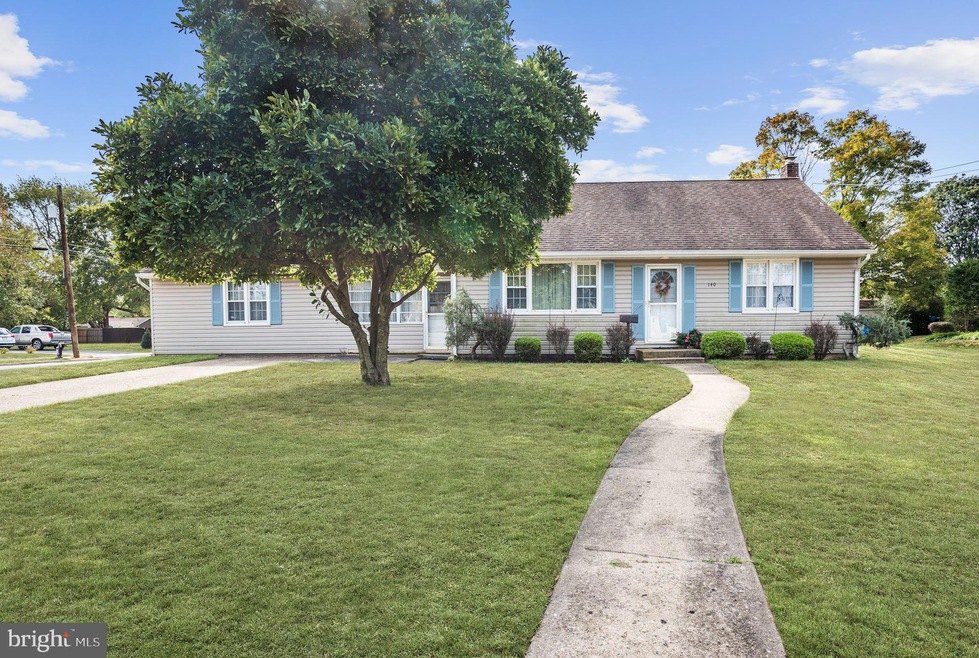 140 E Clayton Ave, Clayton, NJ 08312 - photo 1