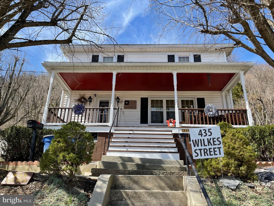 435 Wilkes St, Berkeley Springs, WV 25411 - photo 1