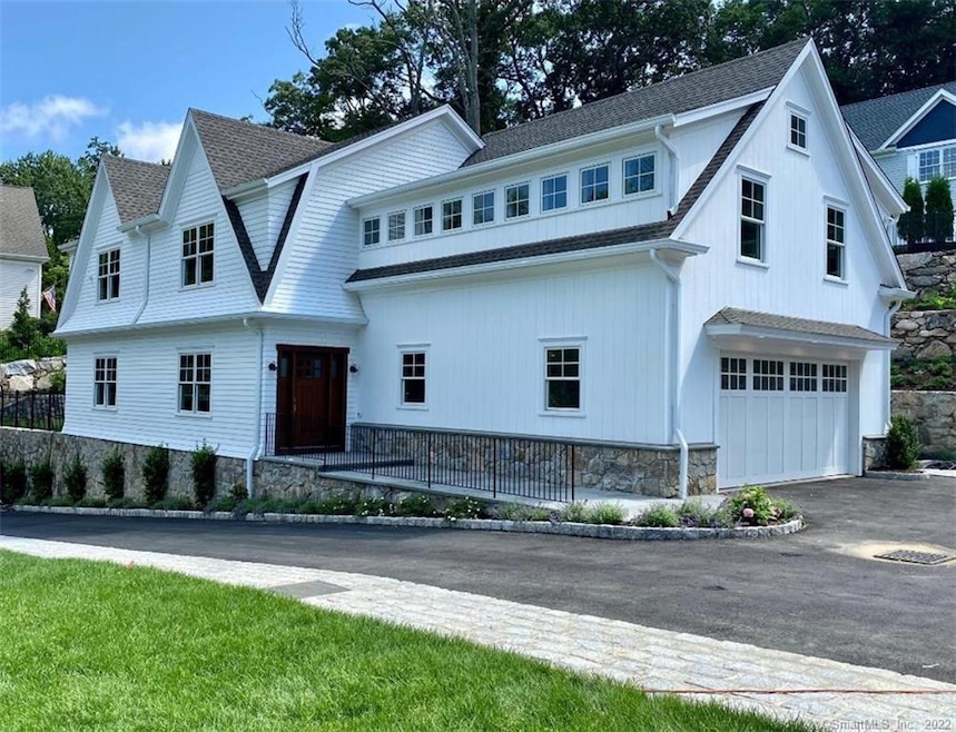 33 Meeker Court Front and 18' Garage Door