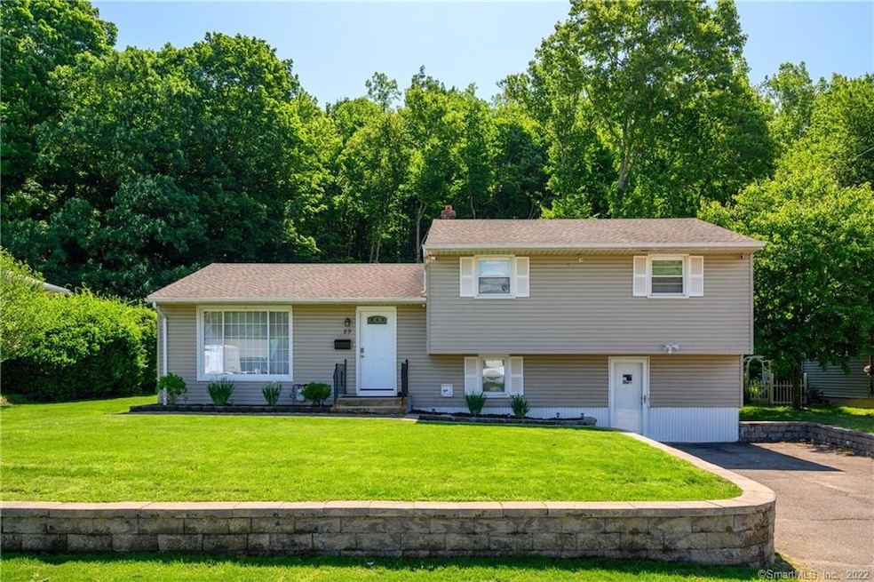 89 Newport Dr, Waterbury, CT 06705 - photo 1