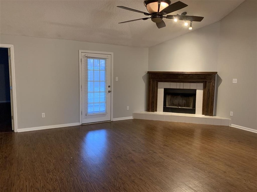 1119 Thornblade Dr, Warner Robins, GA 31088 - photo 1