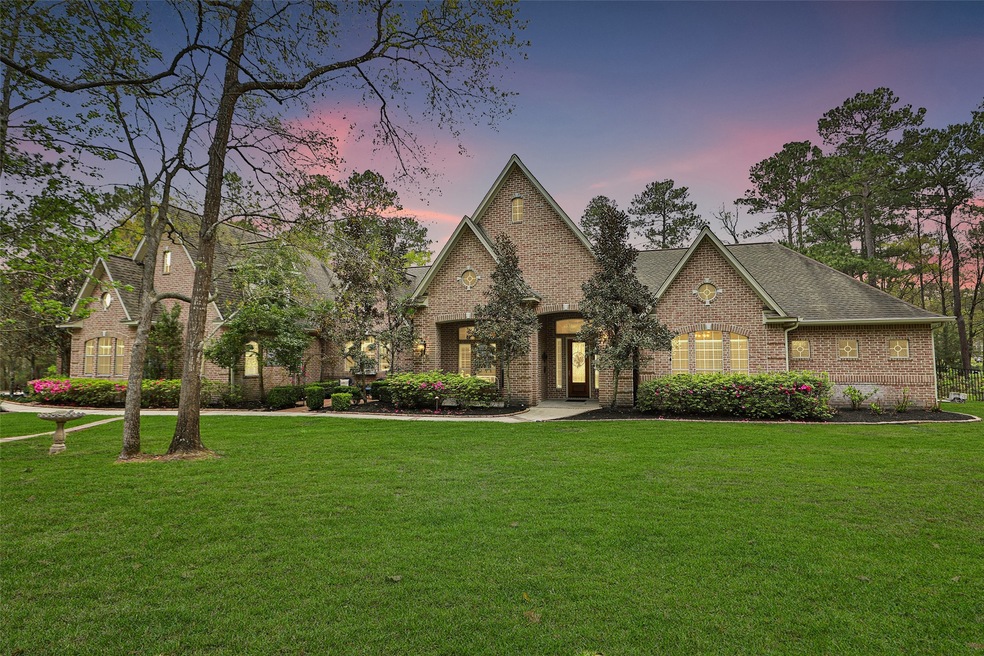 This gorgeous home is located on a large 1.75+/- High Meadow Ranch golf lot. Attention to detail in this sprawling house! Pride of ownership shows in this stunning house!