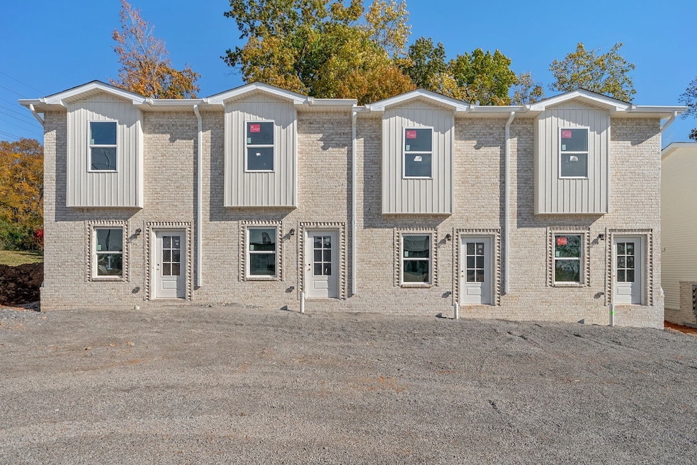 1035 Sinclair Dr unit 4 A-E, Clarksville, TN 37042 - photo 1