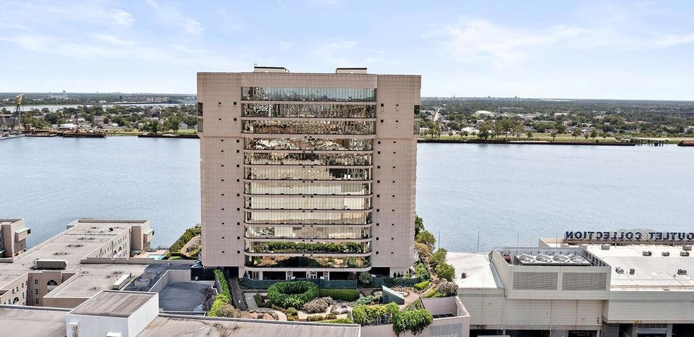 Beautifully situated right on the MS, the location