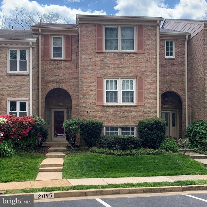 2095 Hopewood Dr, Falls Church, VA 22043 - photo 1