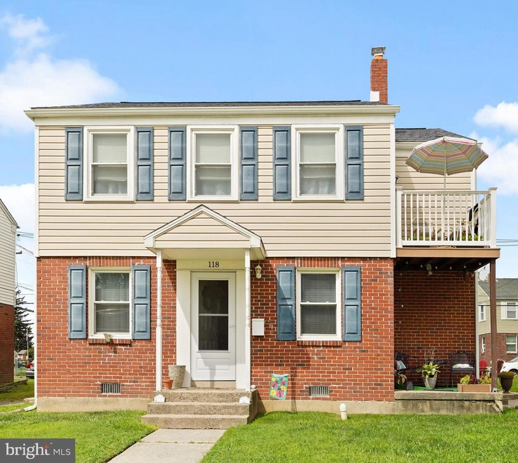 118 W Parkway Ave, Chester, PA 19013 - photo 1