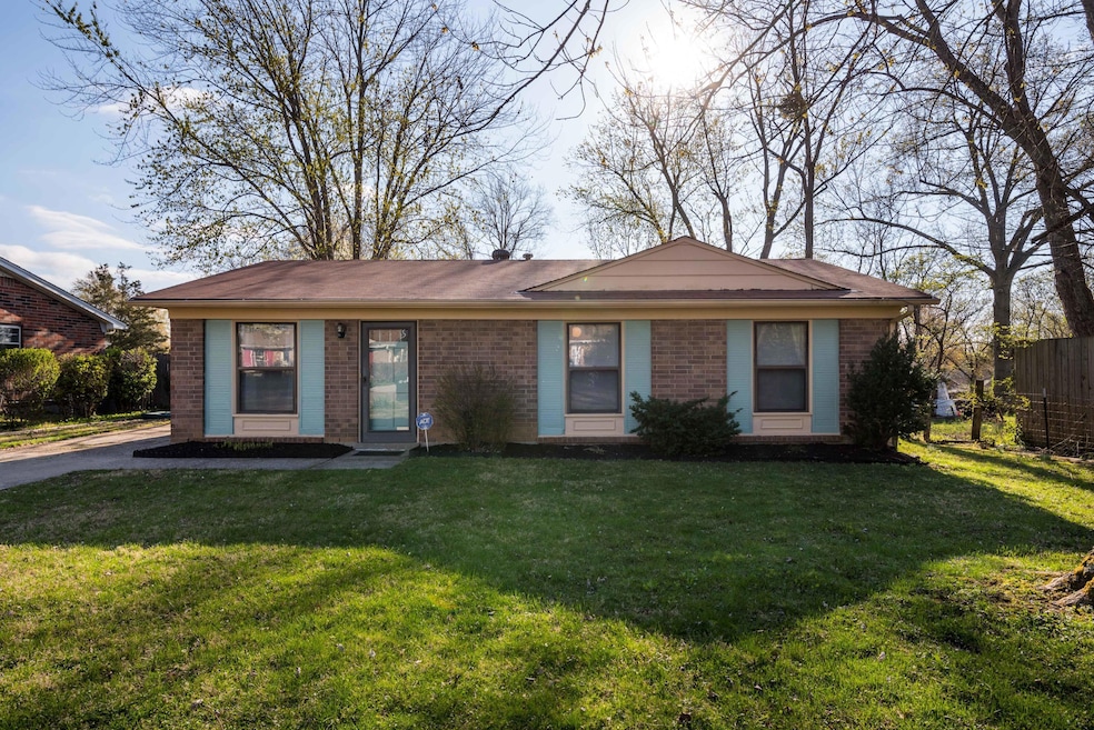 8017 Grenelle Dr, Louisville, KY 40228 - photo 1