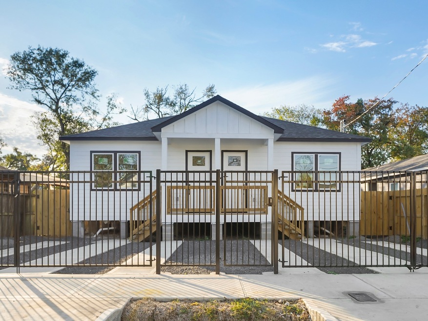 3907 Falls St unit B, Houston, TX 77026 - photo 1