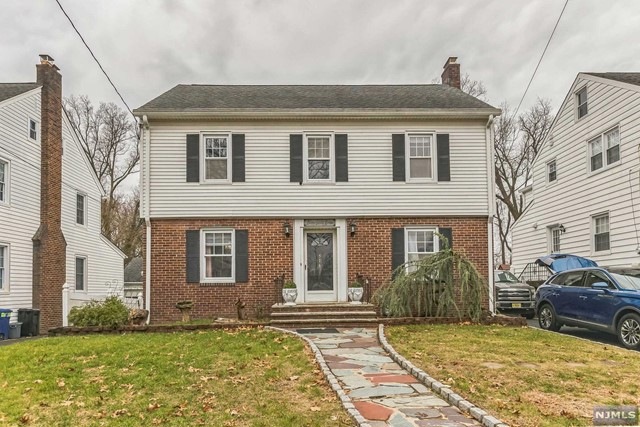 516 Twin Oaks Rd, Union, NJ 07083 - photo 1