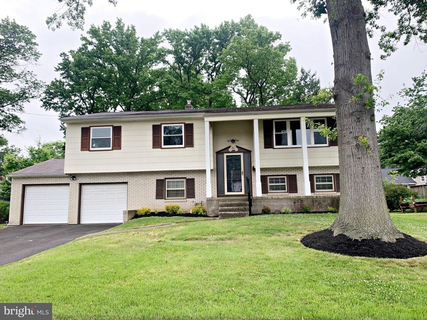 20 Hedgerow Dr, Morrisville, PA 19067 - photo 1