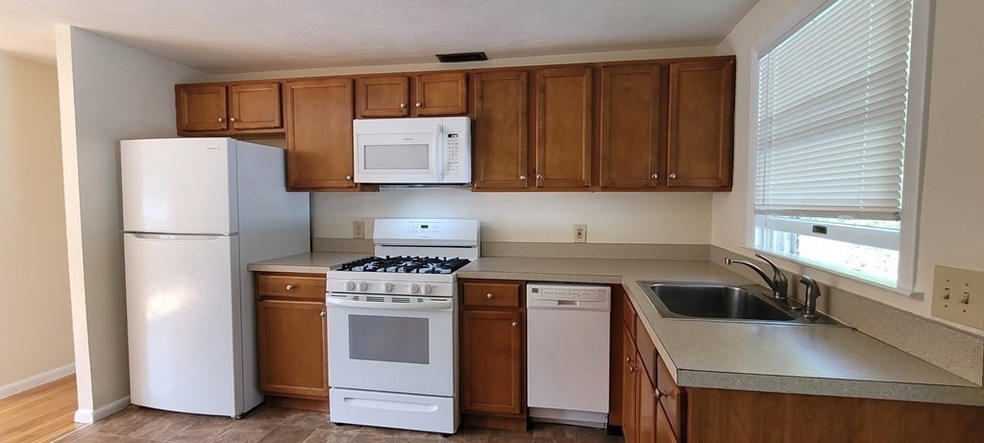 173 Manzella Ct, Rockland, MA 02370 - photo 1