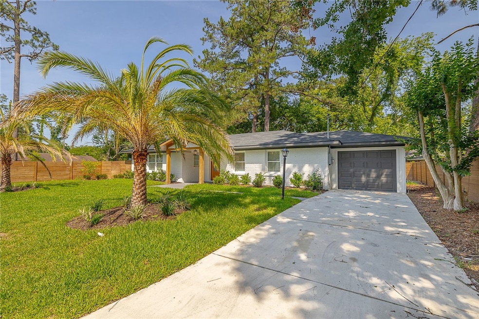 155 Mcdowell Ave, Brunswick, GA 31525 - photo 1