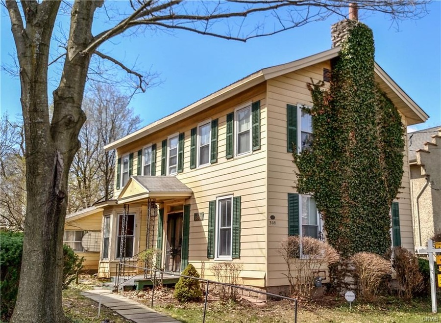 Welcome to 308 E. Genesee Street! This wonderful h