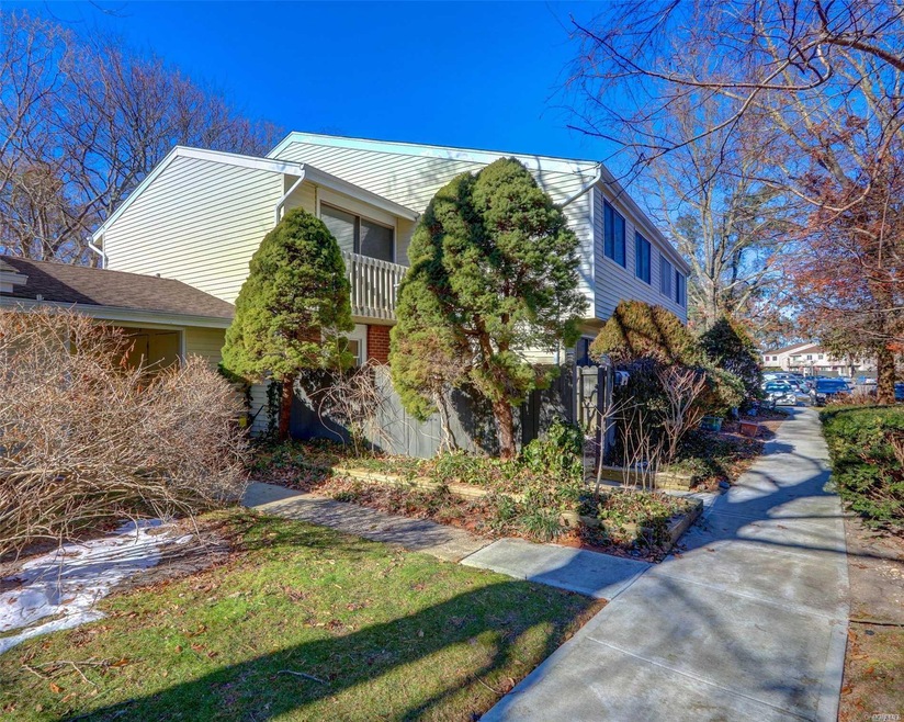 203 Springmeadow Dr unit D, Holbrook, NY 11741 - photo 1