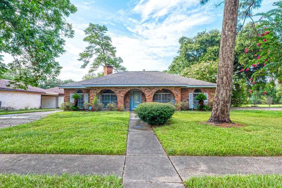 5918 Bent Bough Ln, Houston, TX 77088 - photo 1