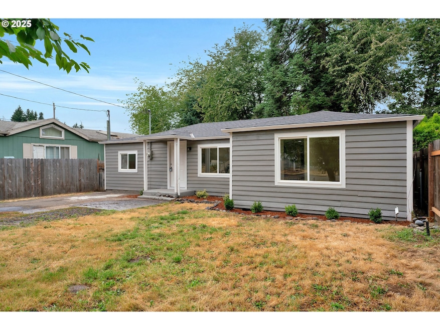 1330 Hawthorne St, Sweet Home, OR 97386 - photo 1