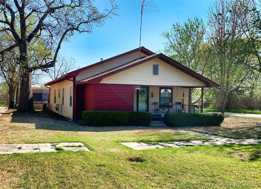 1111 W Cummings St, Henryetta, OK 74437 - photo 1