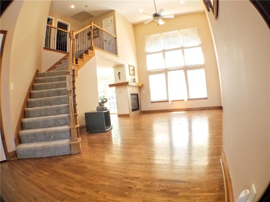 509 Birchwood Ct, Raymore, MO 64083 - photo 1