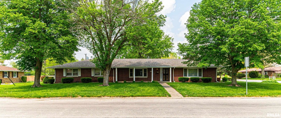 240 Northgate St, Lincoln, IL 62656 - photo 1