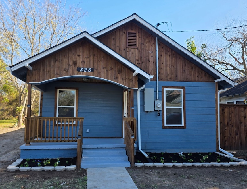 328 N Taylor St, Gainesville, TX 76240 - photo 1