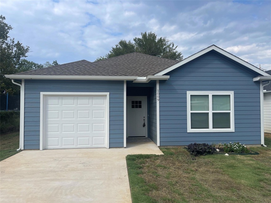 1009 Dubois St, Denison, TX 75020 - photo 1