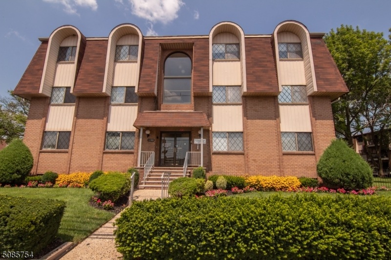 1150-1190 W Saint Georges Ave unit B24, Linden, NJ 07036 - photo 1