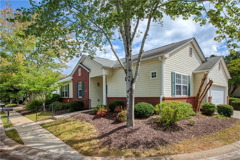 634 W Oaks Dr, Woodstock, GA 30188 - photo 1