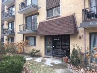 1623 Ashland Ave unit 4C, Des Plaines, IL 60016 - photo 1