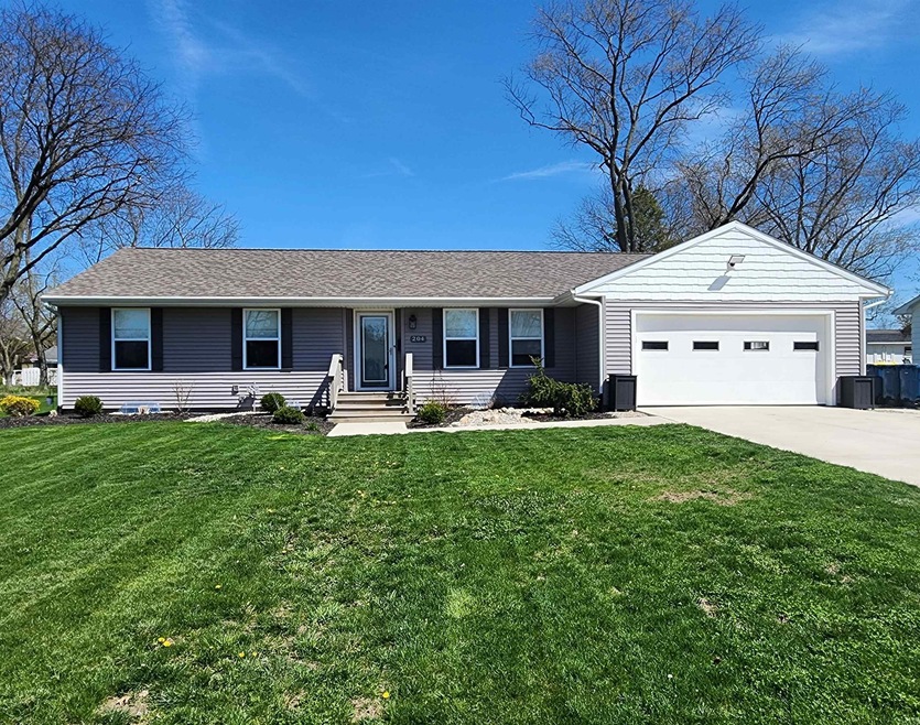 204 S Clark St, Auburn, IN 46706 - photo 1