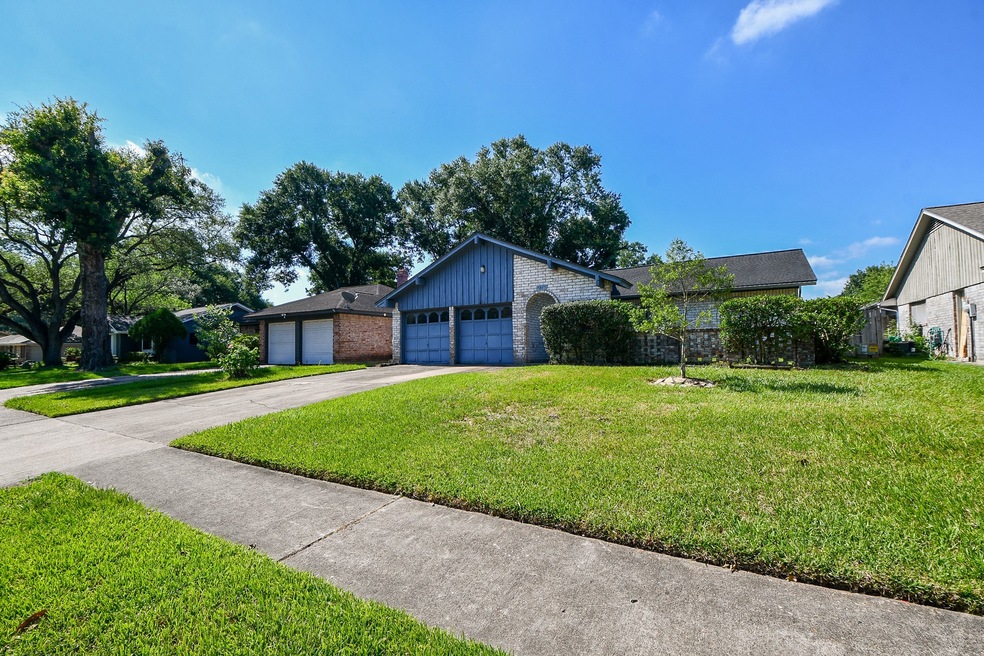7215 Stonegate Dr, Houston, TX 77040 - photo 1