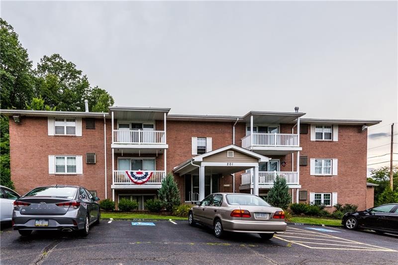 Welcome to 201 Coraopolis Road Apt 6 in the Edgewo