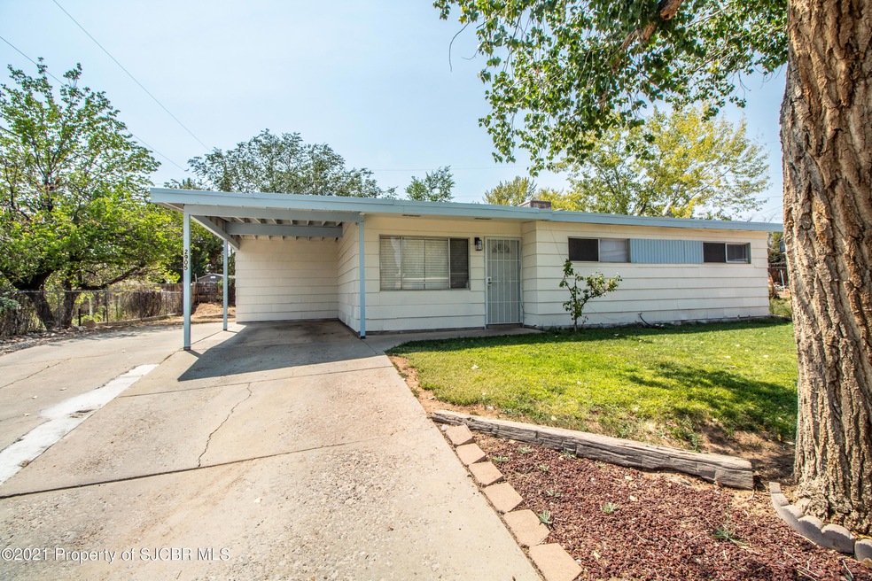 2905 Edgecliff Place