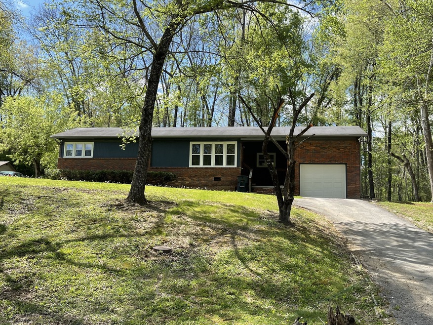 204 Parkview Dr, McMinnville, TN 37110 - photo 1