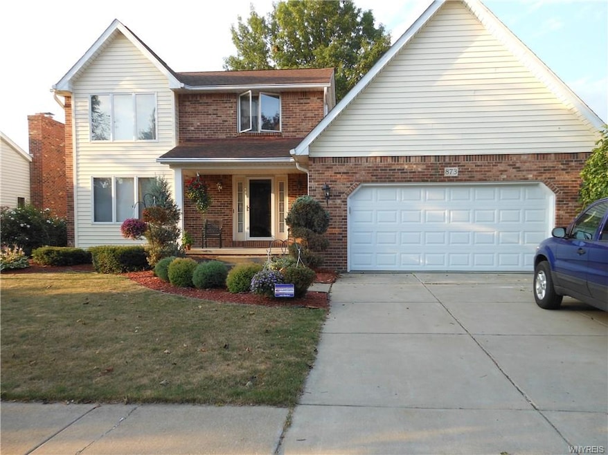 873 Thomas Fox Dr W, North Tonawanda, NY 14120 - photo 1