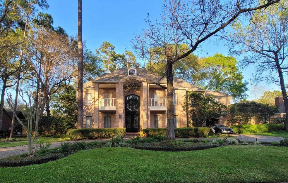 Grand circular driveway to boast architecture desi