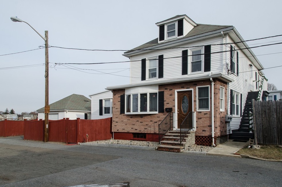 19 Bates St, Lynn, MA 01905 - photo 1