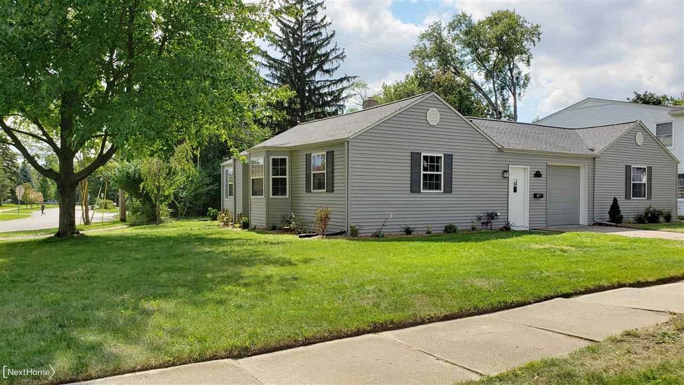 1052 W Vernon Dr, Flint, MI 48503 - photo 1