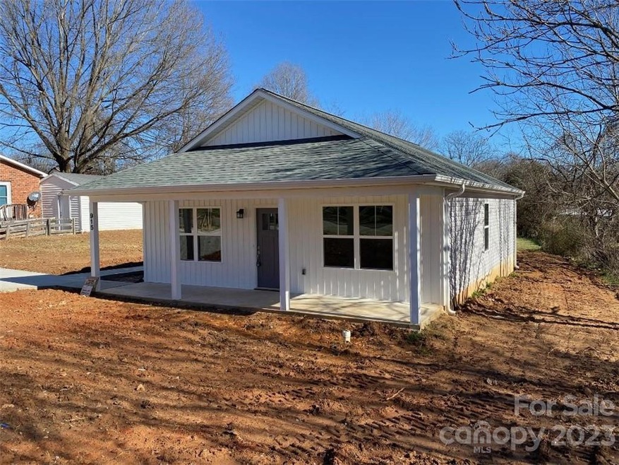 915 Adams St, Statesville, NC 28677 - photo 1