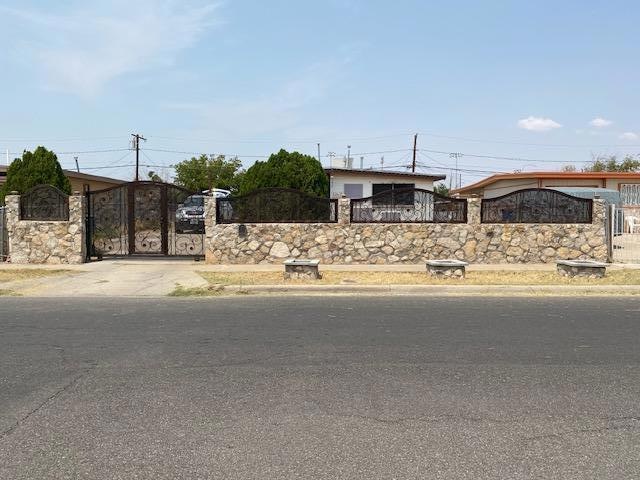 437 Mccarthy Ave, El Paso, TX 79915 - photo 1