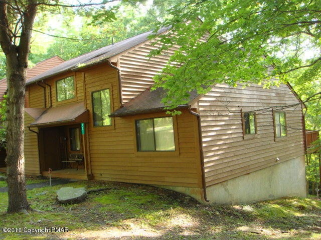121 Meadow View Ct, Bushkill, PA 18324 - photo 1