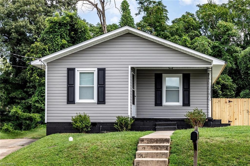 527 N Tipton Place, Reidsville, NC 27320 - photo 1