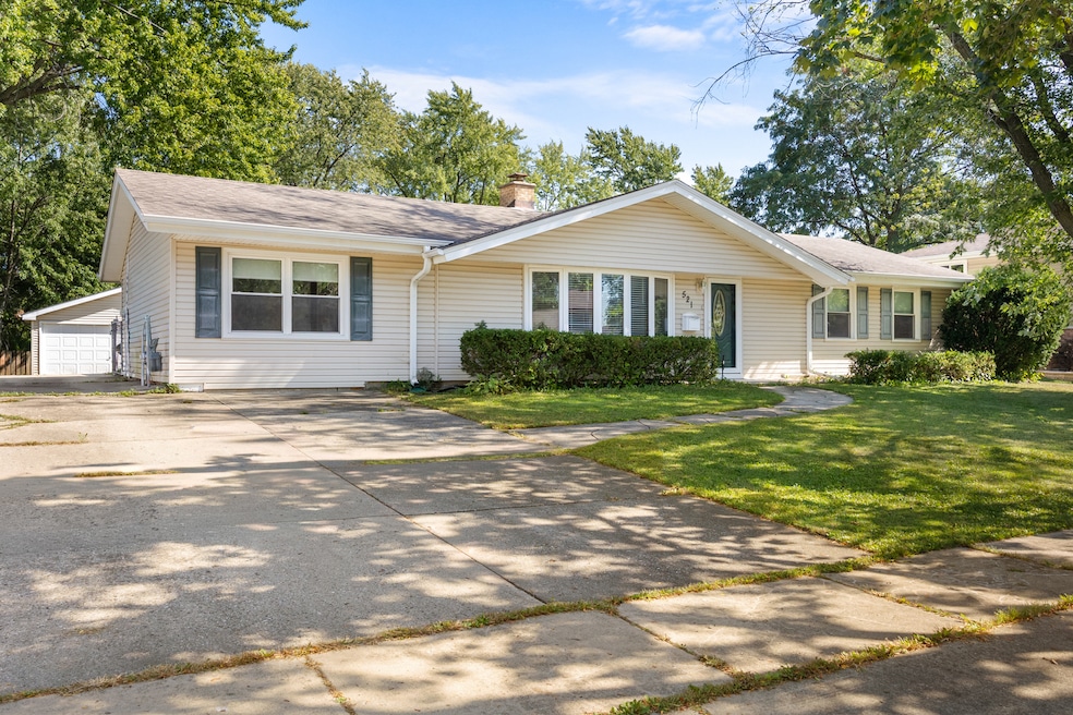 521 Auburn Ln, Schaumburg, IL 60193 - photo 1