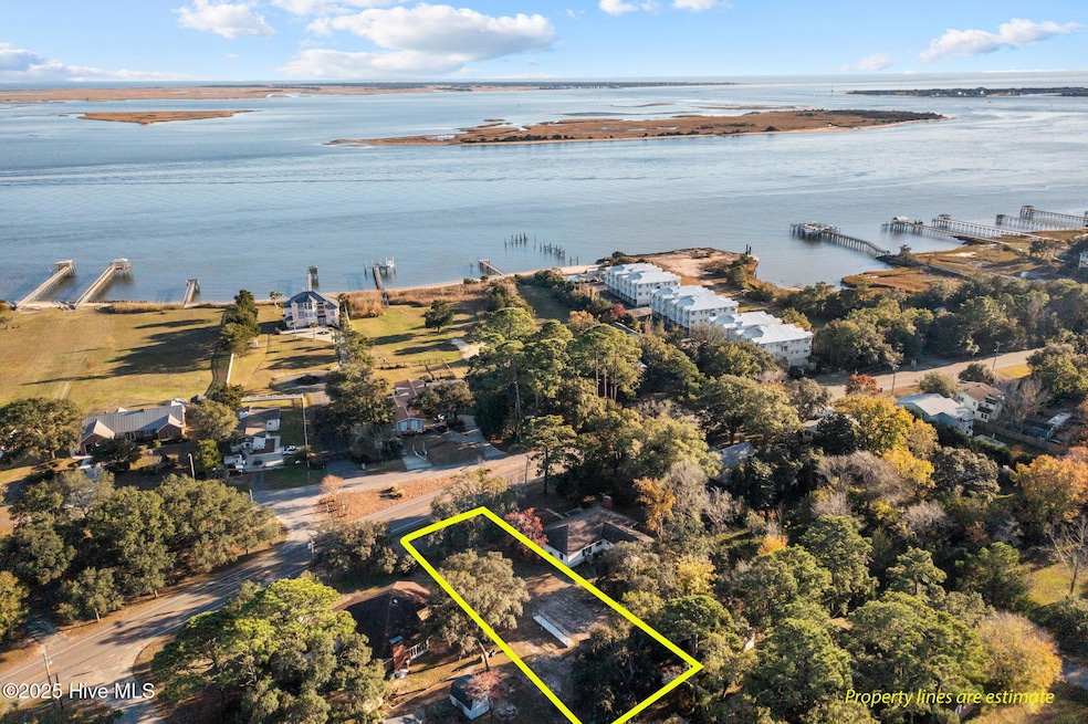 717 E Moore St, Southport, NC 28461 - photo 1