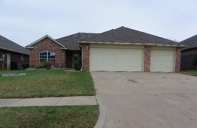 2105 NE 7th St, Moore, OK 73160 - photo 1