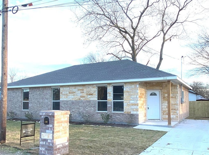 730 E Brown St, Cleburne, TX 76031 - photo 1