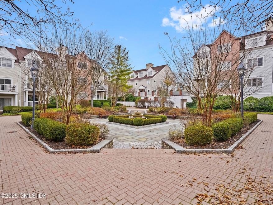 51 Forest Ave unit 19, Old Greenwich, CT 06870 - photo 1