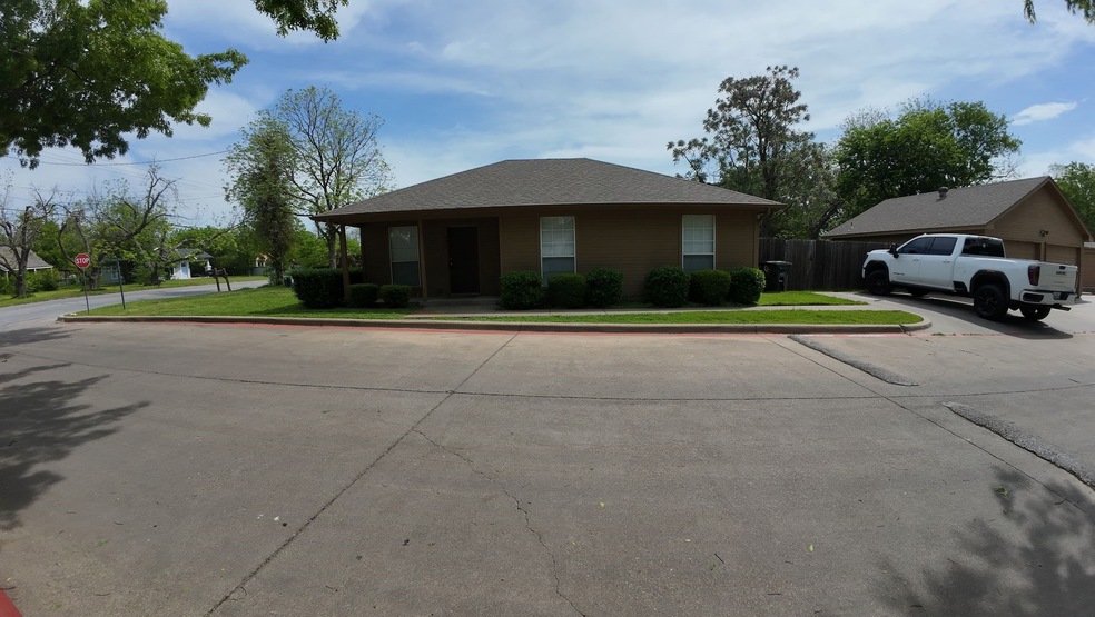 625 Woodard Ave, Cleburne, TX 76033 - photo 1