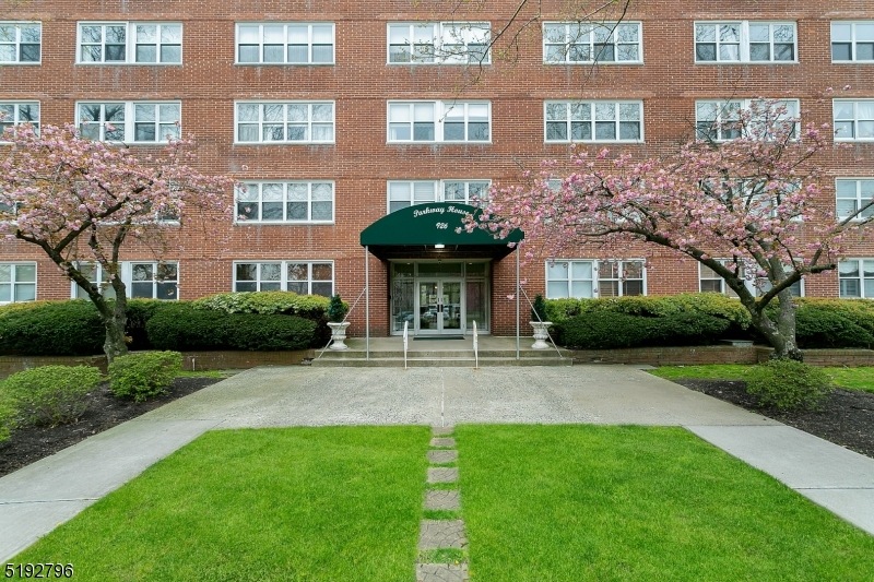 Parkway House unit 7K, Glen Ridge, NJ 07028 - photo 1