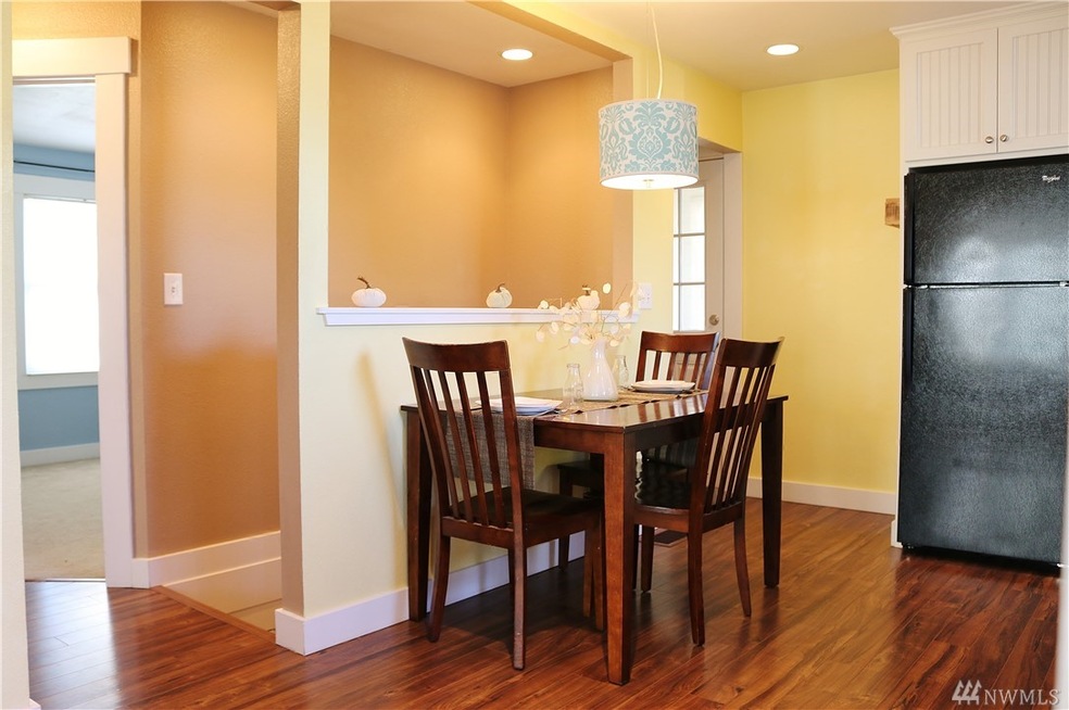 915 E Grover St, Lynden, WA 98264 - photo 1